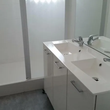 Royan, 3 Pièces, 4 Personnes - Fr-1-494-48 *